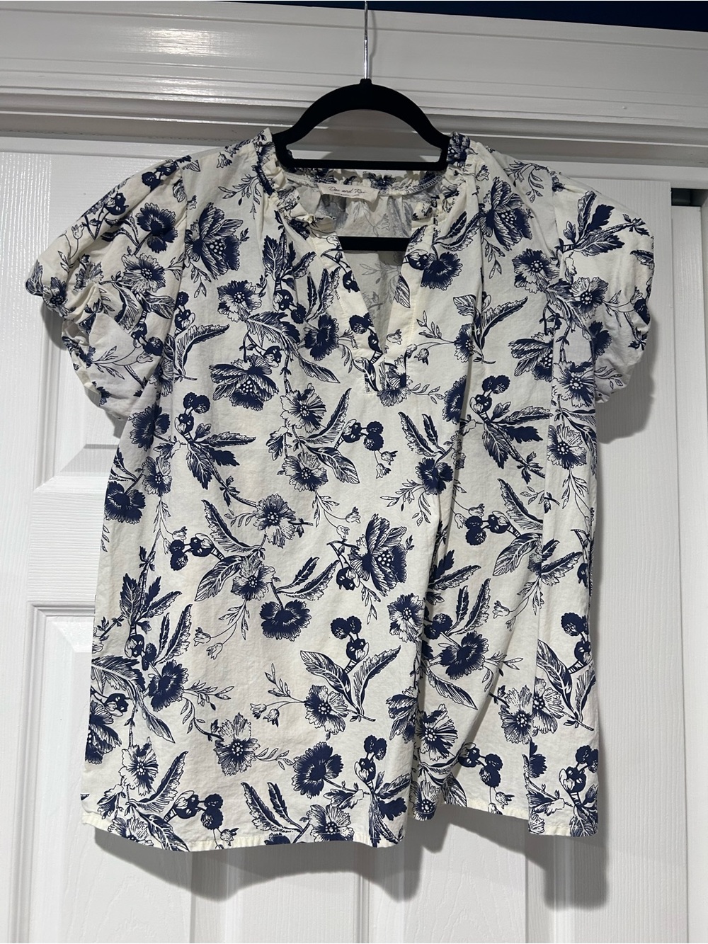 Doe & Rae Navy and White Floral Split-Neck Blouse